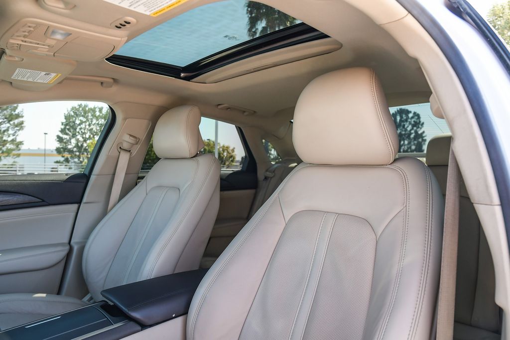 Thumbnail: 2019 Lincoln MKZ - 21