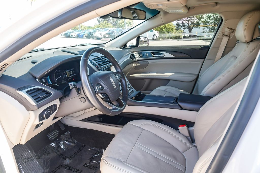 Thumbnail: 2019 Lincoln MKZ - 10