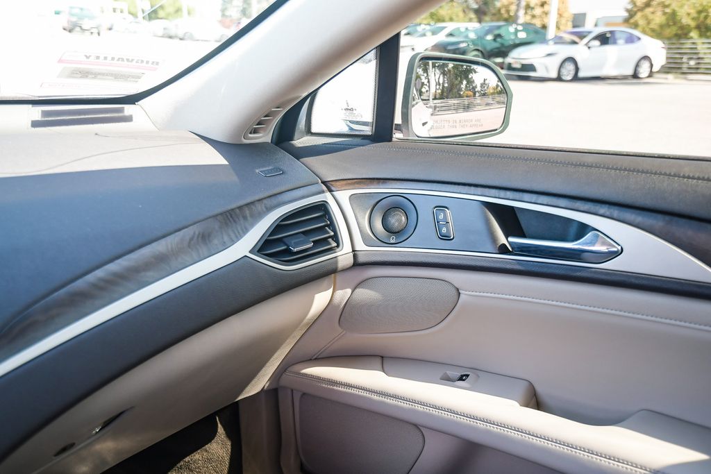 Thumbnail: 2019 Lincoln MKZ - 23