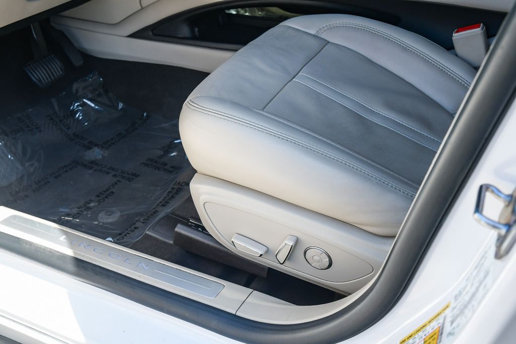 Thumbnail: 2019 Lincoln MKZ - 26