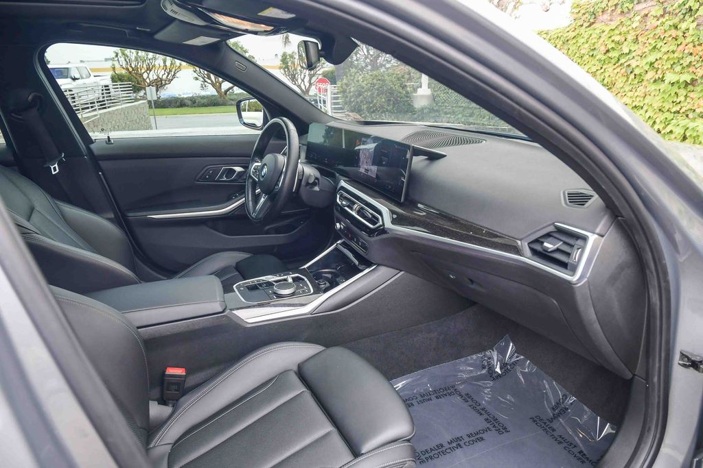 Thumbnail: 2024 BMW 3 Series - 13