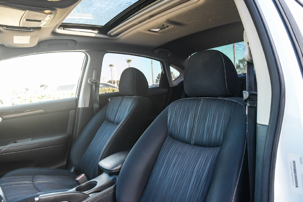 Thumbnail: 2016 Nissan Sentra - 10