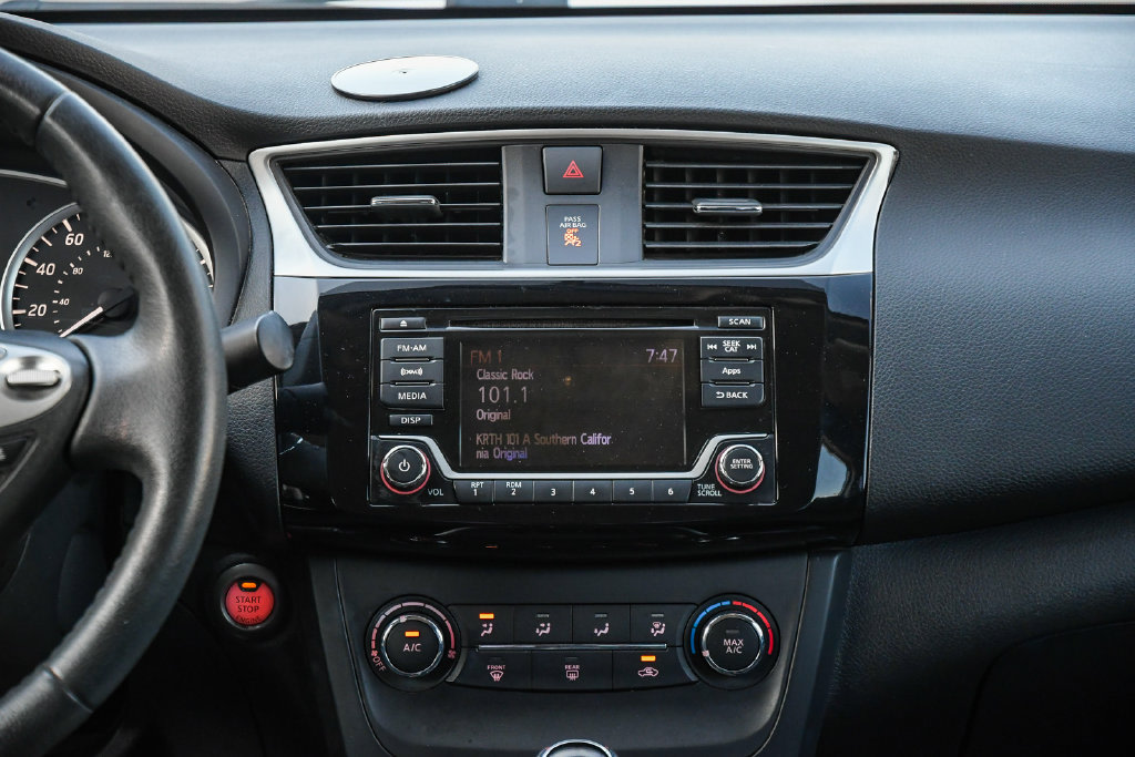 Thumbnail: 2016 Nissan Sentra - 14