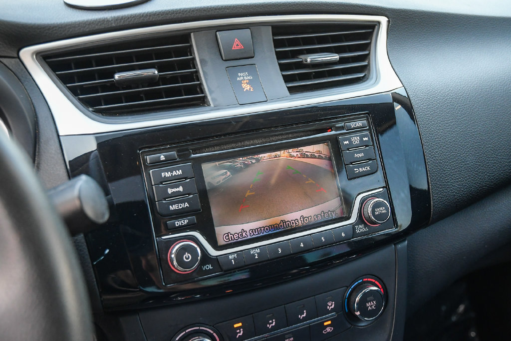 Thumbnail: 2016 Nissan Sentra - 26