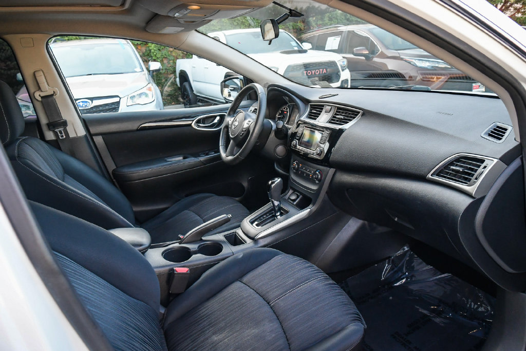 Thumbnail: 2016 Nissan Sentra - 12
