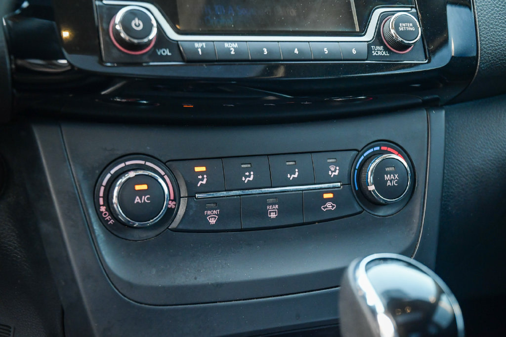 Thumbnail: 2016 Nissan Sentra - 24