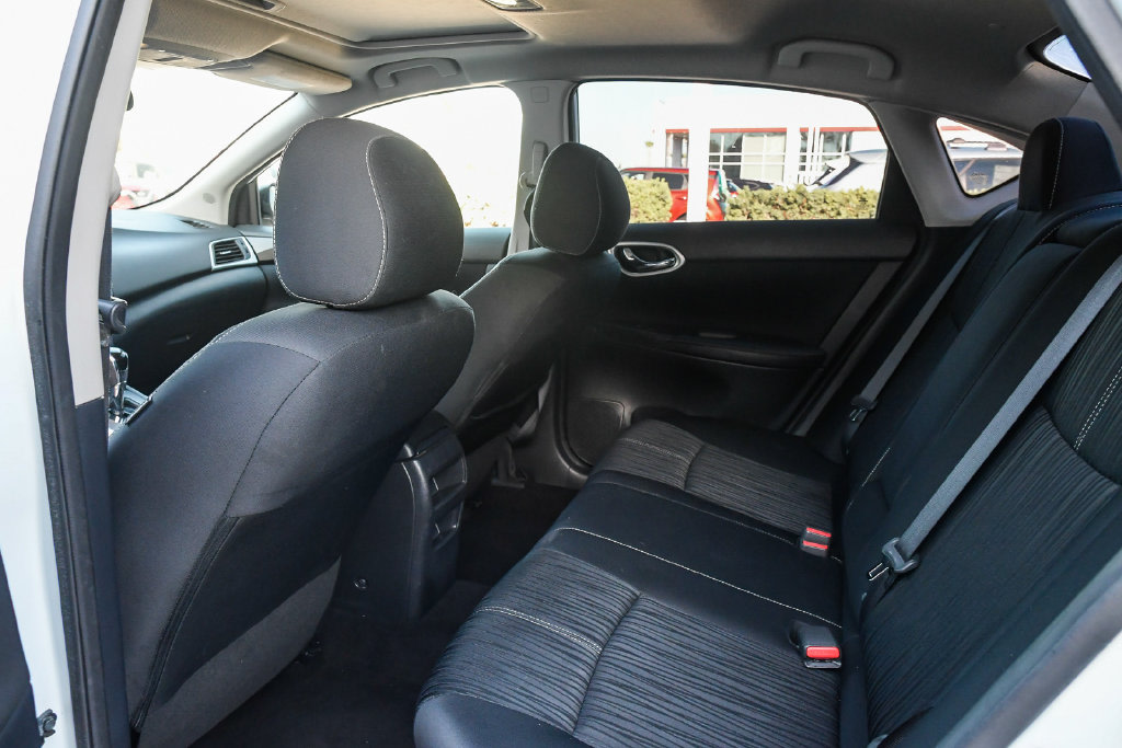 Thumbnail: 2016 Nissan Sentra - 11
