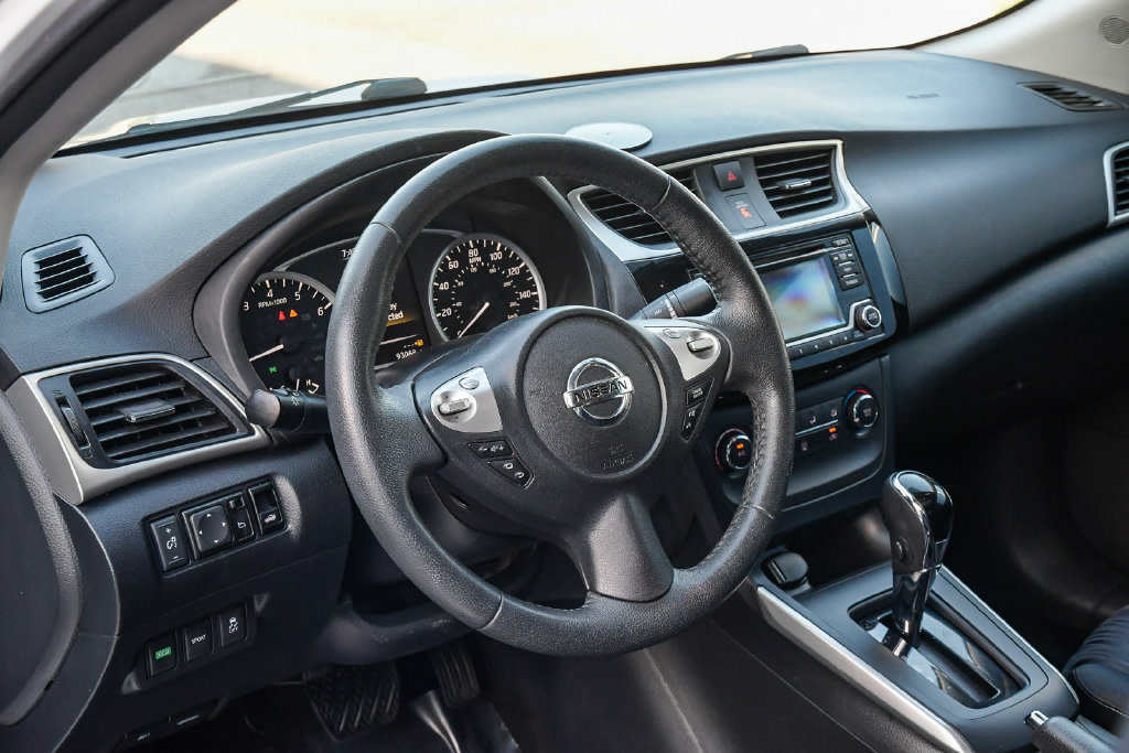 Thumbnail: 2016 Nissan Sentra - 13