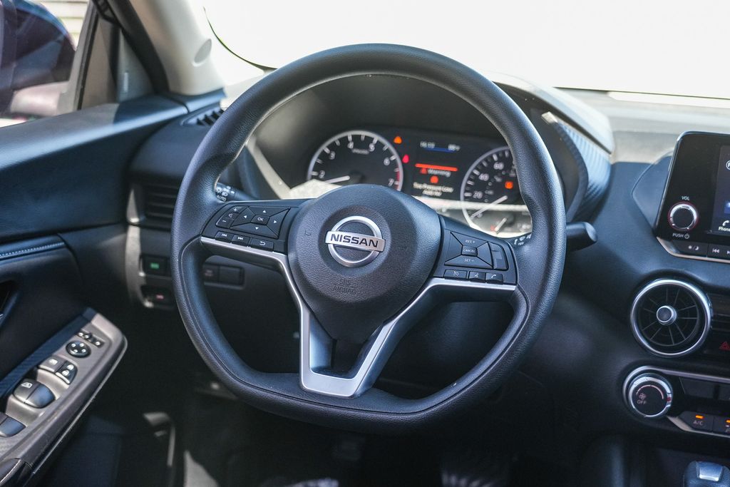 Thumbnail: 2023 Nissan Sentra - 9