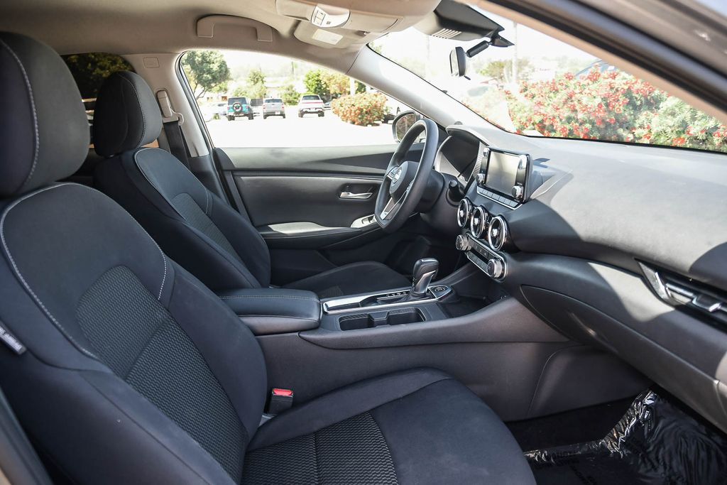 Thumbnail: 2020 Nissan Sentra - 9
