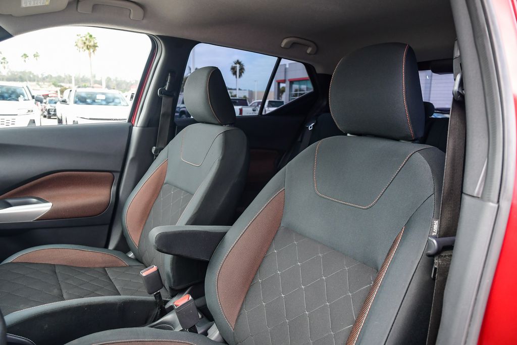 Thumbnail: 2020 Nissan Kicks - 25