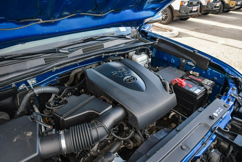 2016 Toyota Tacoma TRD Sport 9