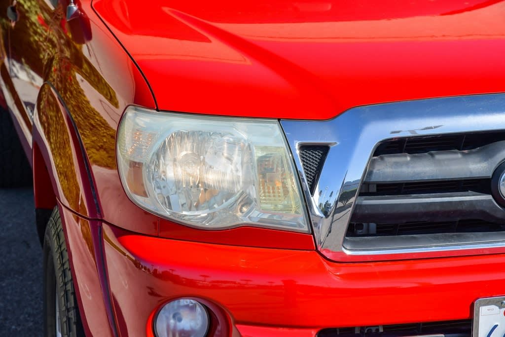 Thumbnail: 2006 Toyota Tacoma - 17