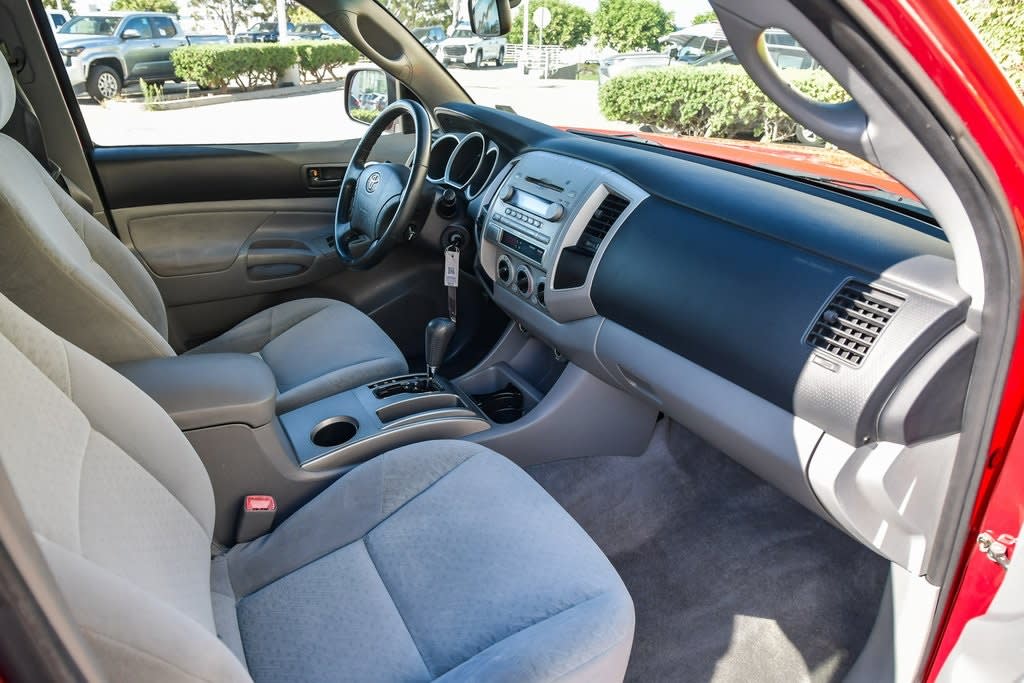 Thumbnail: 2006 Toyota Tacoma - 11