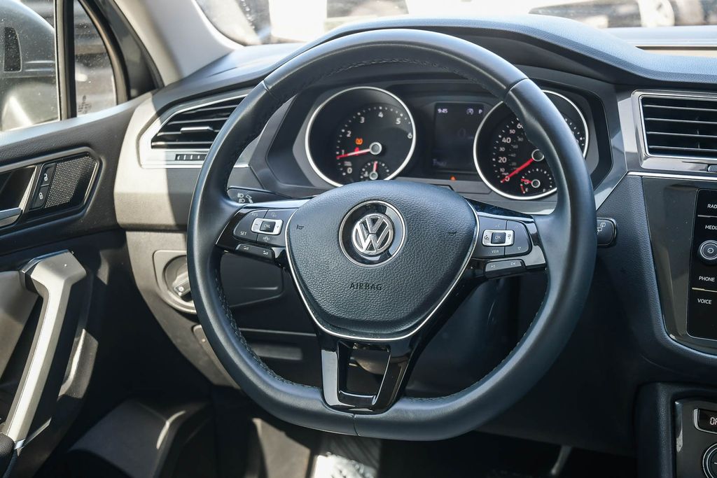 Thumbnail: 2020 Volkswagen Tiguan - 2