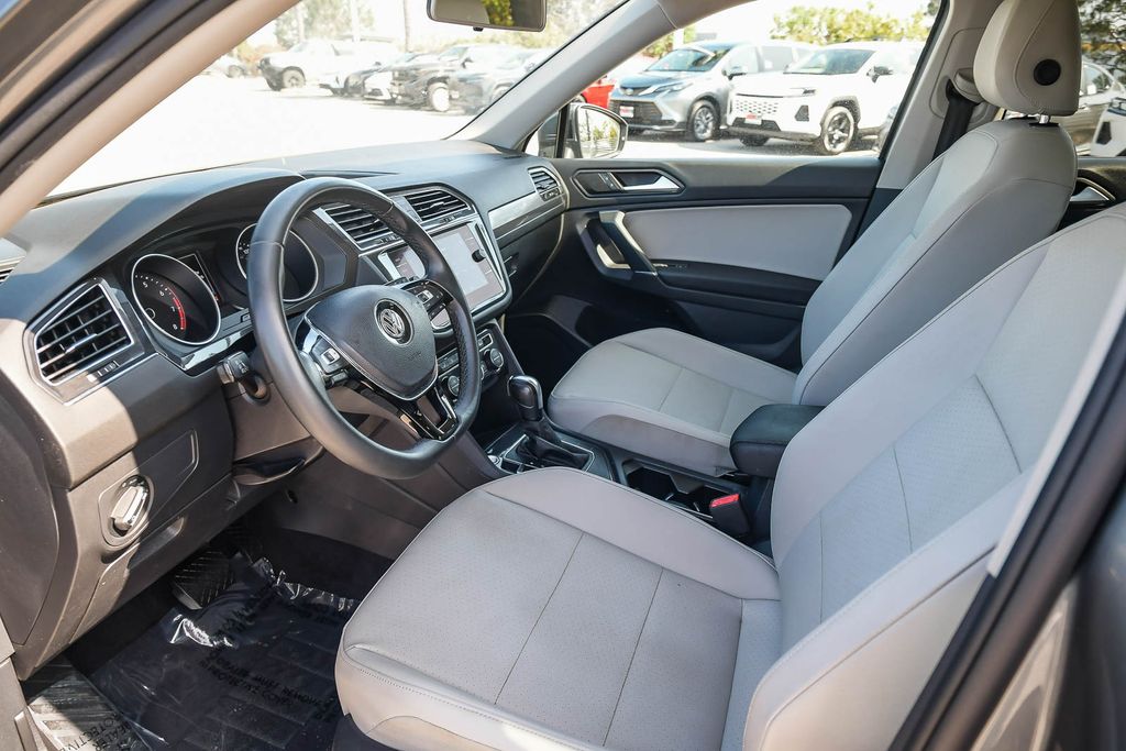 Thumbnail: 2020 Volkswagen Tiguan - 11