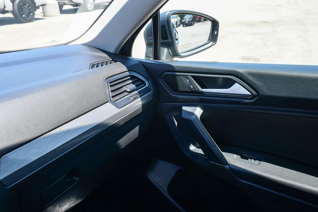 Thumbnail: 2020 Volkswagen Tiguan - 25