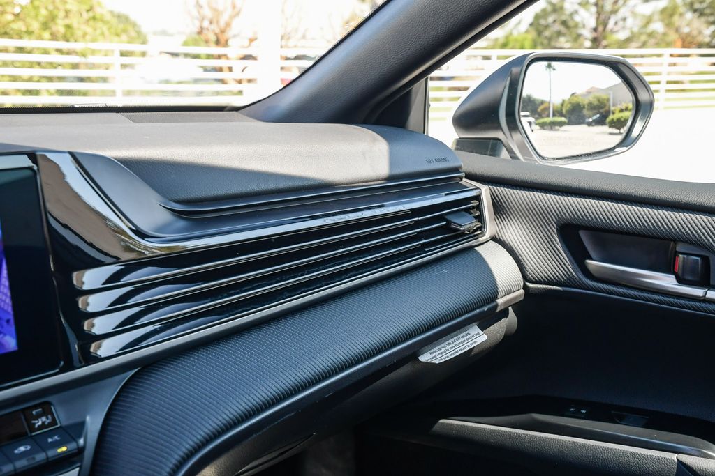 Thumbnail: 2025 Toyota Camry - 25