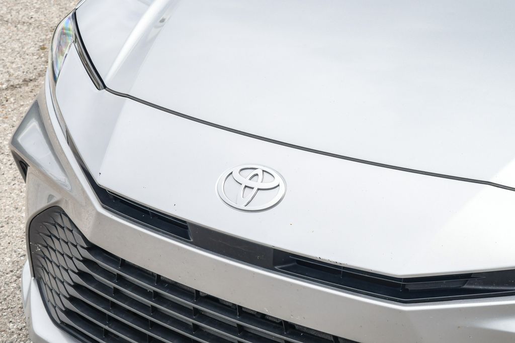 Thumbnail: 2025 Toyota Camry - 19