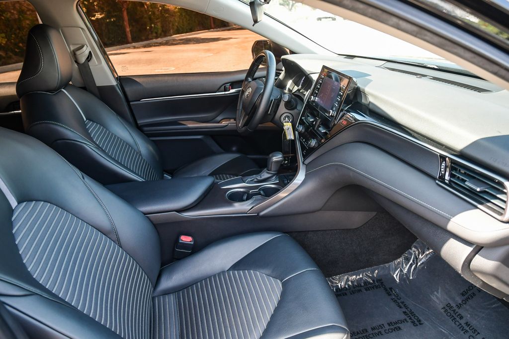 Thumbnail: 2021 Toyota Camry - 10