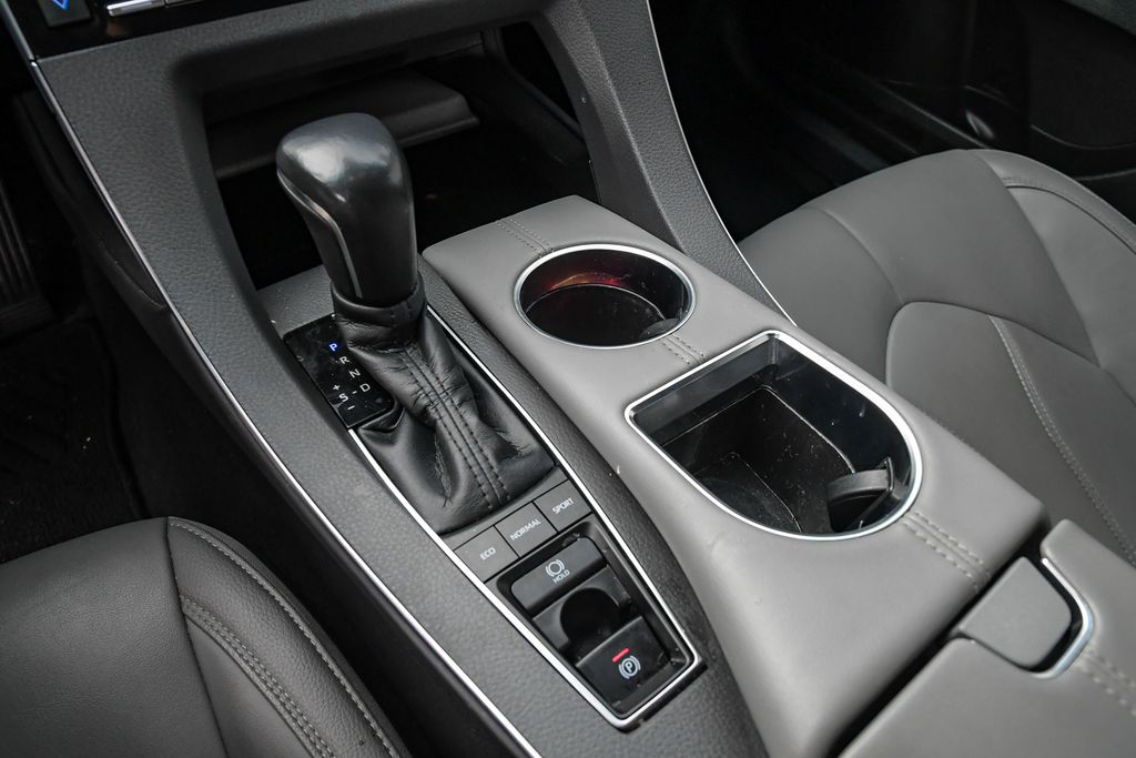 Thumbnail: 2021 Toyota Avalon - 14