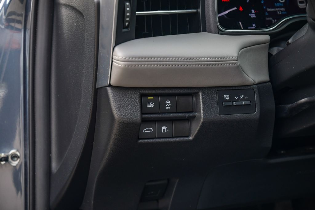 Thumbnail: 2021 Toyota Avalon - 29