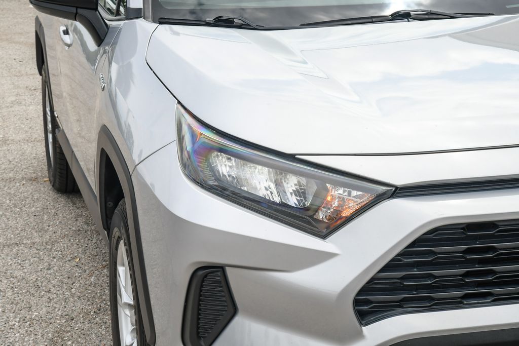 Thumbnail: 2021 Toyota RAV4 - 19