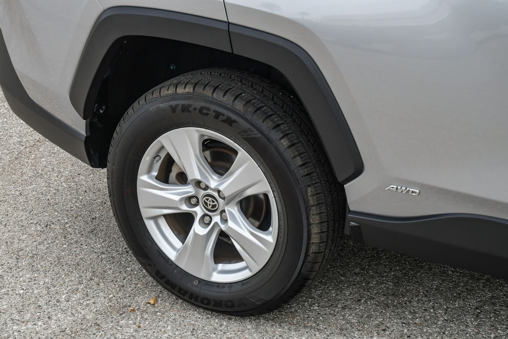 Thumbnail: 2021 Toyota RAV4 - 7