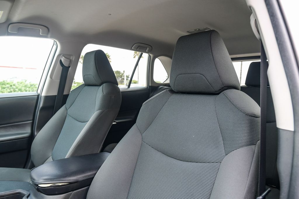Thumbnail: 2021 Toyota RAV4 - 11