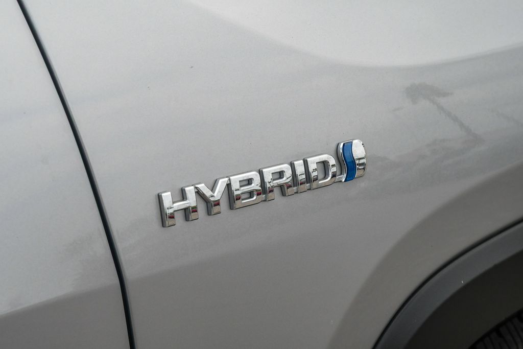 Thumbnail: 2021 Toyota RAV4 - 6