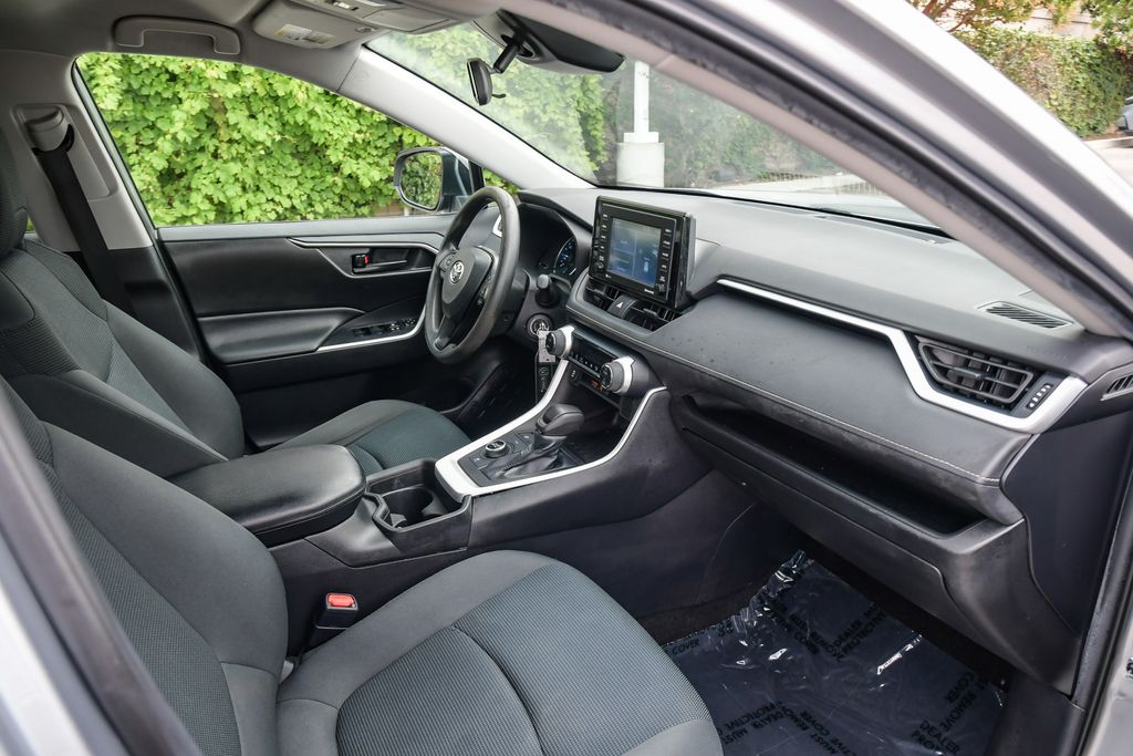 Thumbnail: 2021 Toyota RAV4 - 13