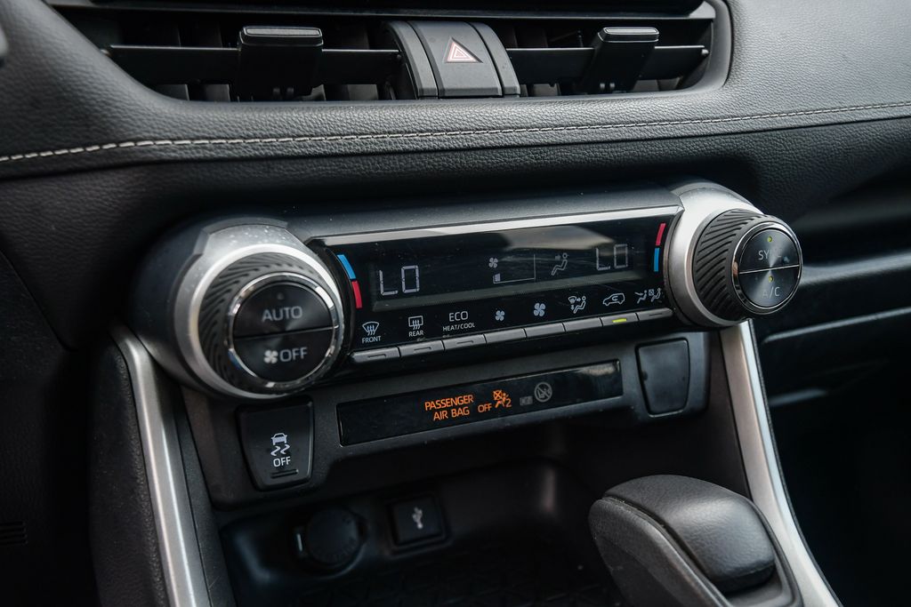 Thumbnail: 2021 Toyota RAV4 - 24