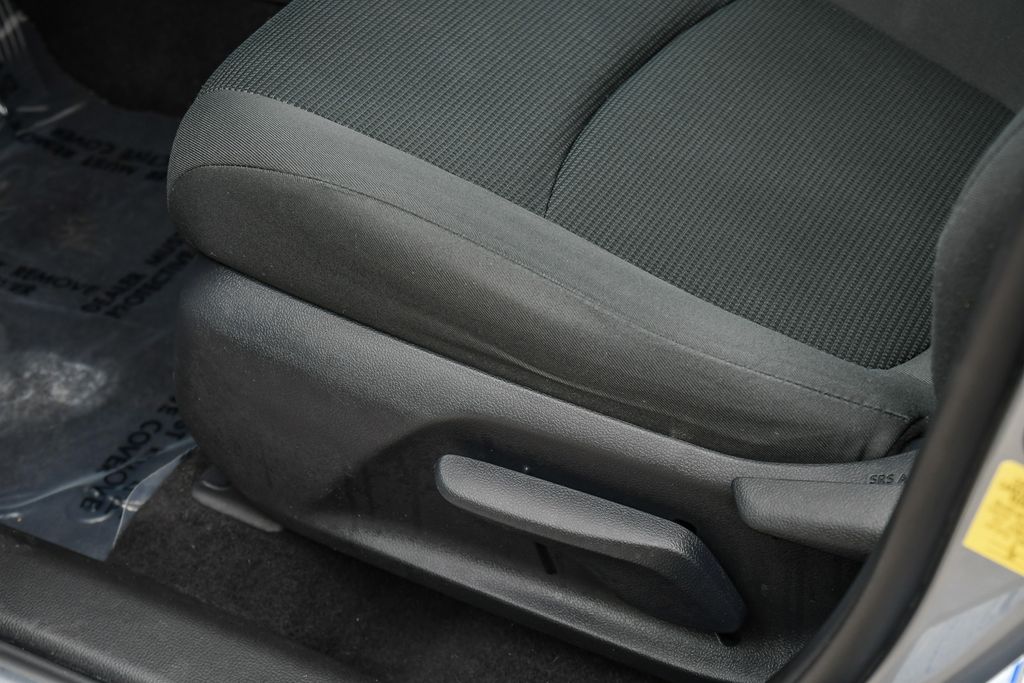 Thumbnail: 2021 Toyota RAV4 - 28