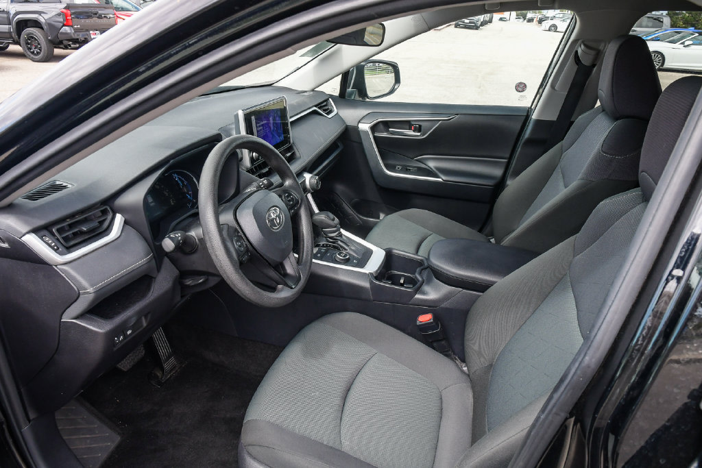 Thumbnail: 2025 Toyota RAV4 - 10