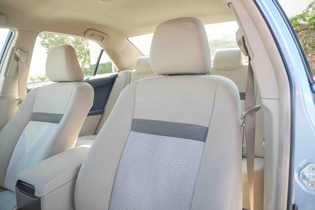 Thumbnail: 2012 Toyota Camry - 22