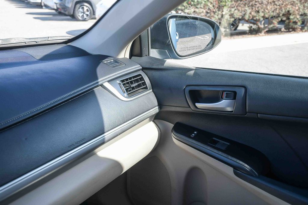 Thumbnail: 2012 Toyota Camry - 24