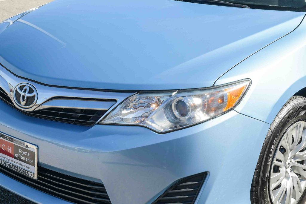 Thumbnail: 2012 Toyota Camry - 18