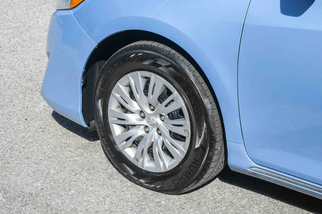 Thumbnail: 2012 Toyota Camry - 7