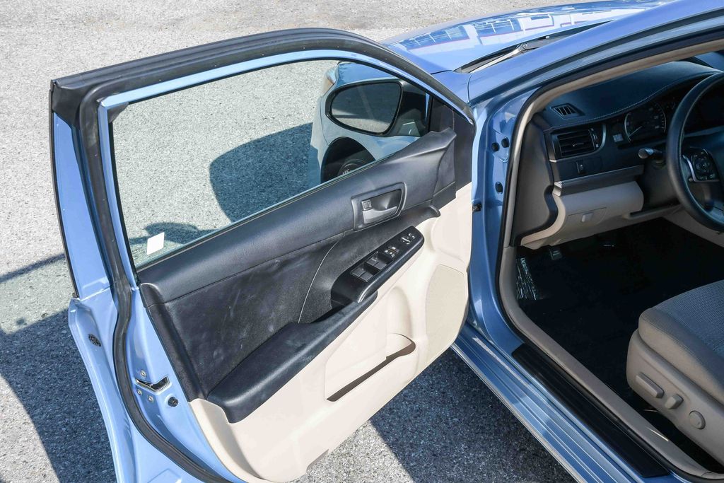 Thumbnail: 2012 Toyota Camry - 27