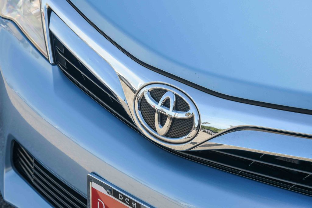 Thumbnail: 2012 Toyota Camry - 6