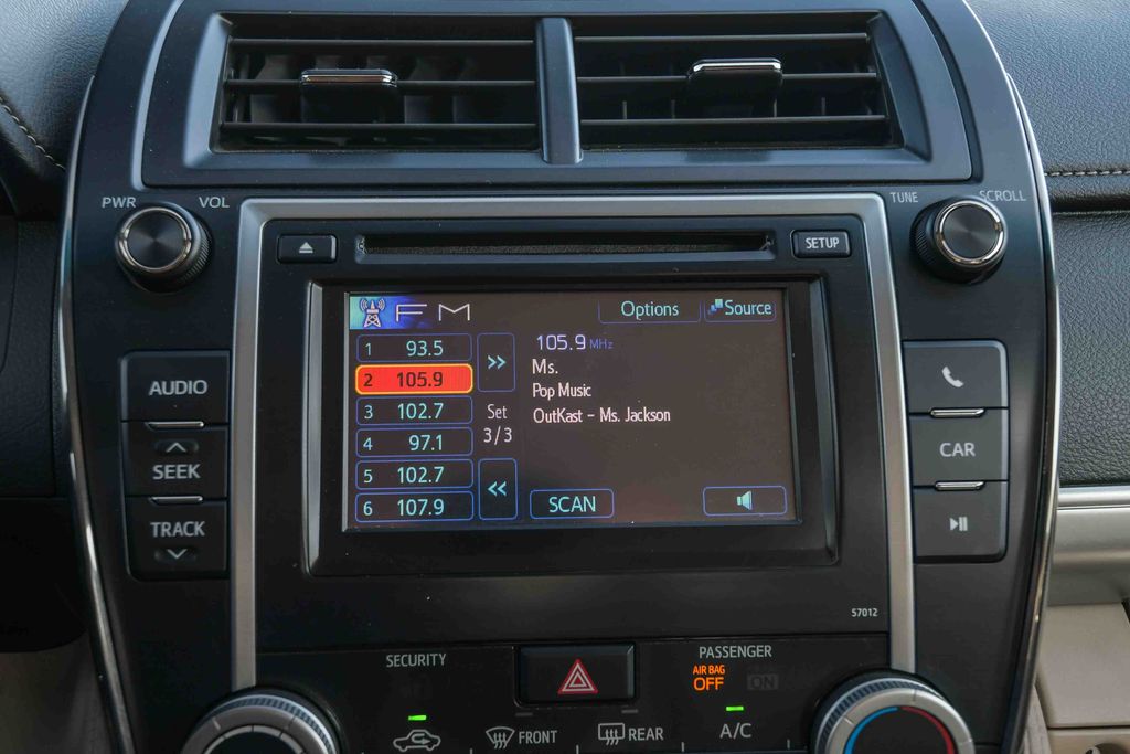 Thumbnail: 2012 Toyota Camry - 25