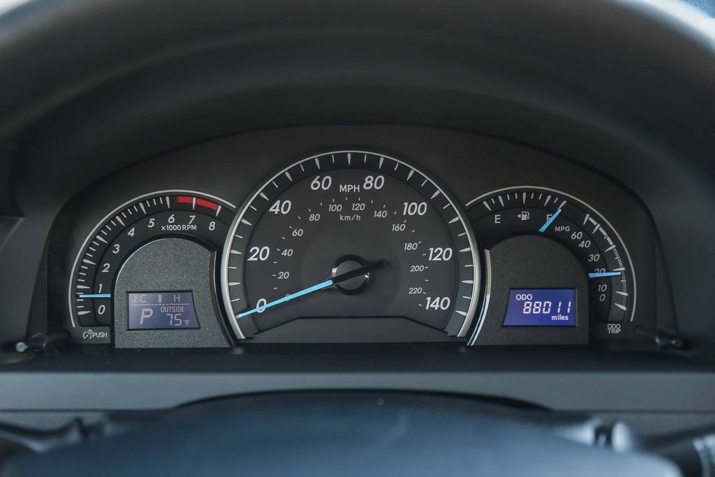 Thumbnail: 2012 Toyota Camry - 15