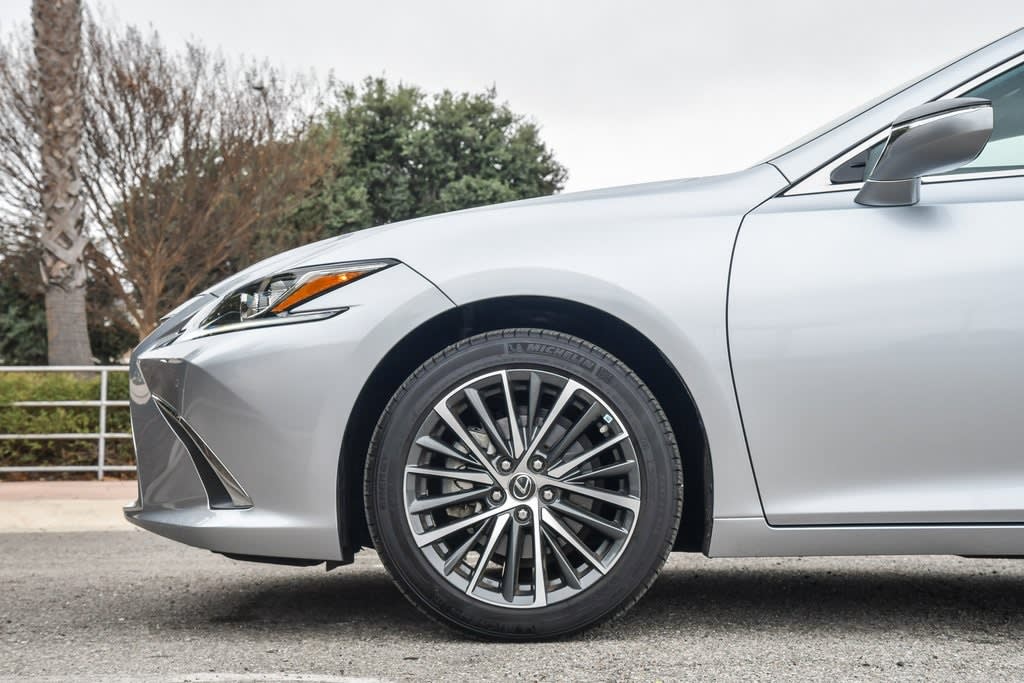 2022 Lexus ES Hybrid 300h 7