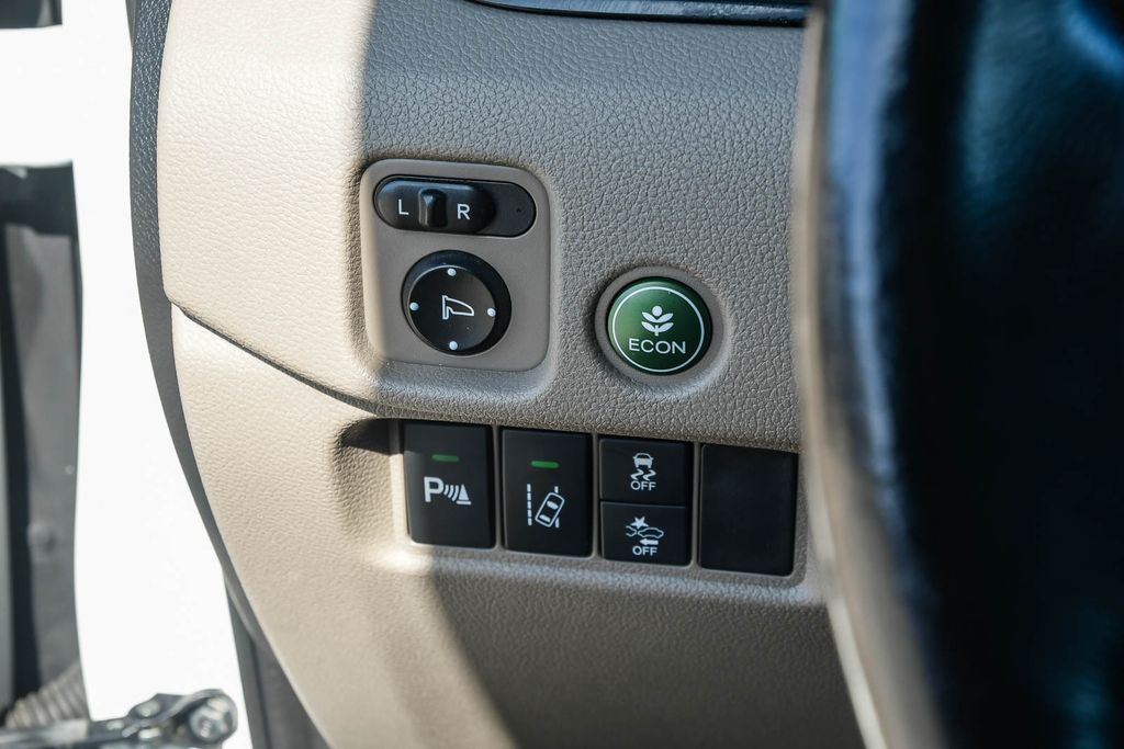 Thumbnail: 2016 Honda Pilot - 29