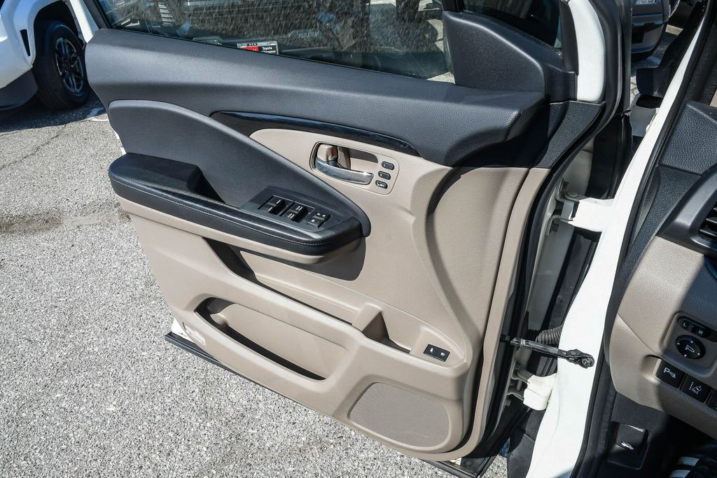 Thumbnail: 2016 Honda Pilot - 28