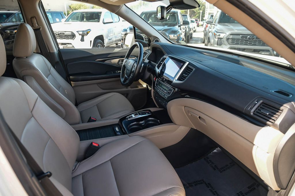 Thumbnail: 2016 Honda Pilot - 9