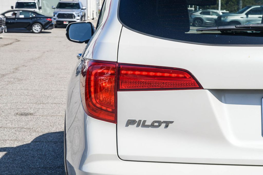 Thumbnail: 2016 Honda Pilot - 19