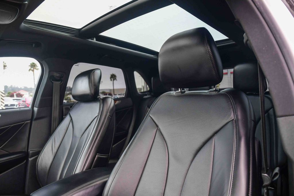 Thumbnail: 2017 Lincoln MKC - 10