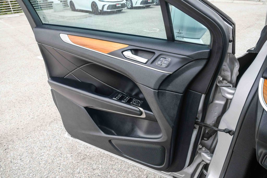 Thumbnail: 2017 Lincoln MKC - 26