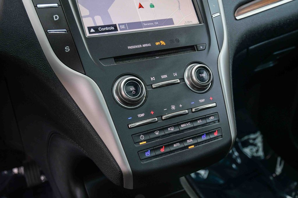 Thumbnail: 2017 Lincoln MKC - 24